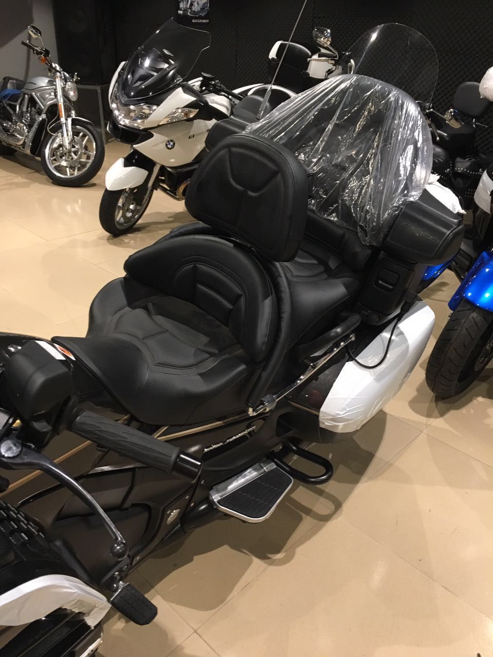 Outside Mount Mustang Drivers Backrest For Honda GL1800A GL1800 Gold Wing