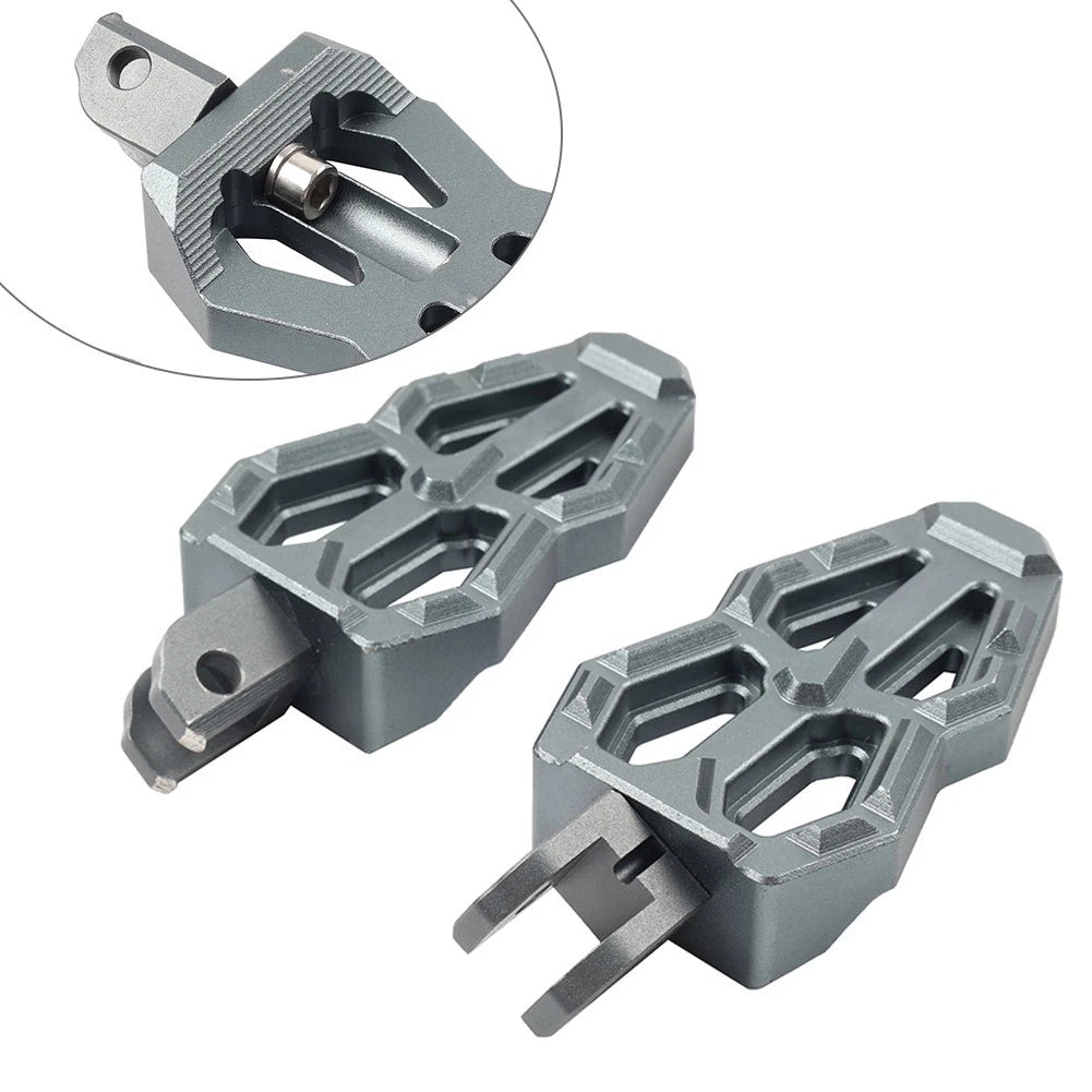 Foot Pegs for Benelli TNT 600 300 302S QJMotor 350 (2013–2023)