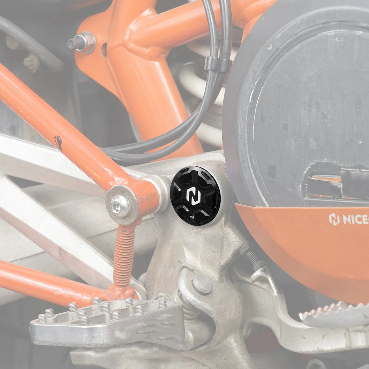 Pair Swingarm Pivot Frame Hole Plug Cover for Husqvarna 701 Enduro (2016–2025)