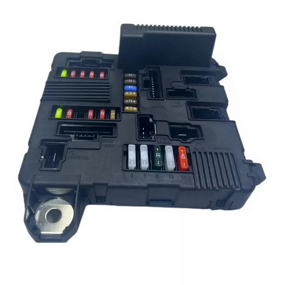 Engine Fuse Box Module 8200306033, 8200306032 for Renault Megane II, Scenic II (2003–2009)