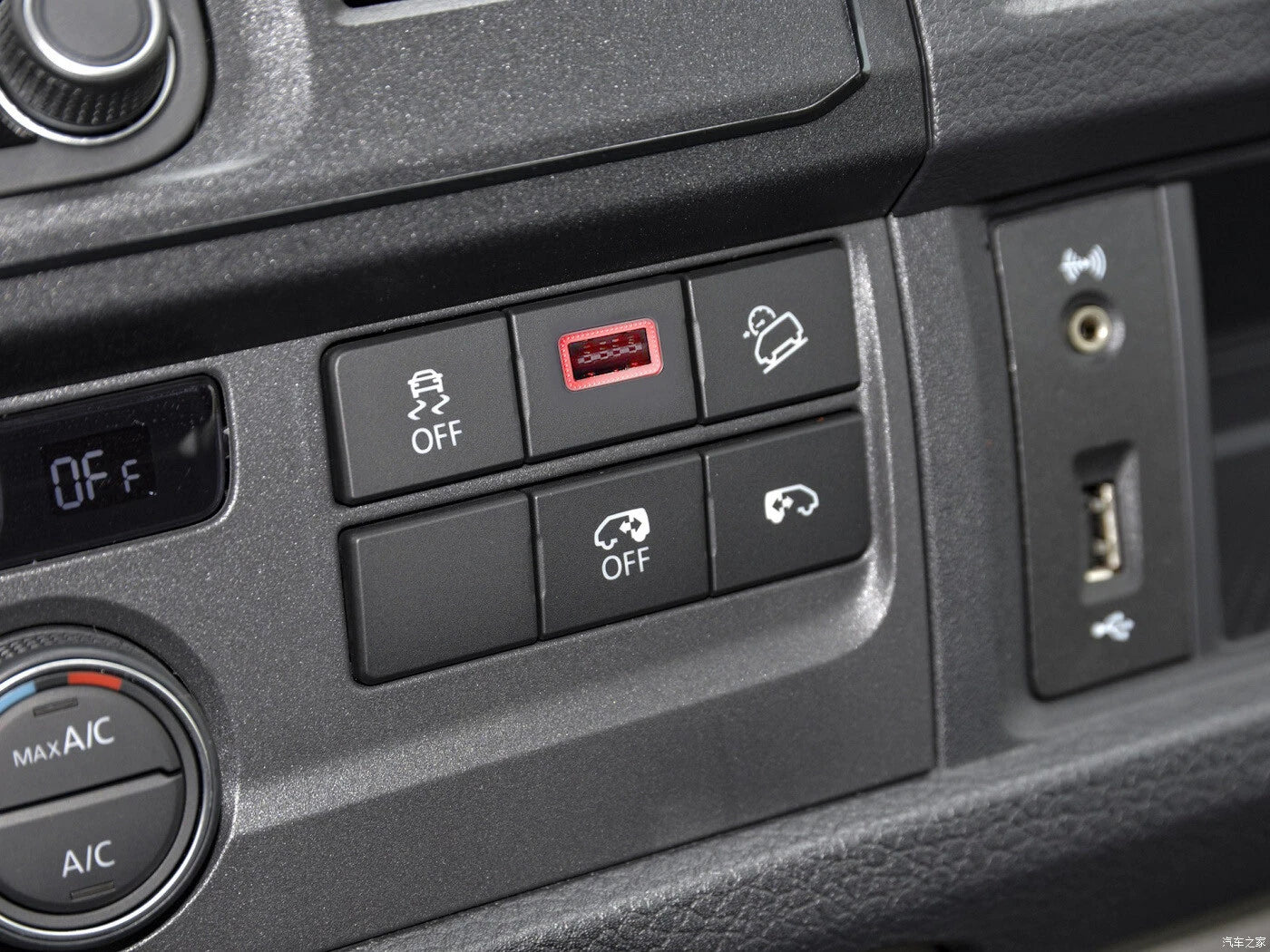 USB-A QC3.0 Charger Port Socket Kit for Transporter (2015–2024) LED Red