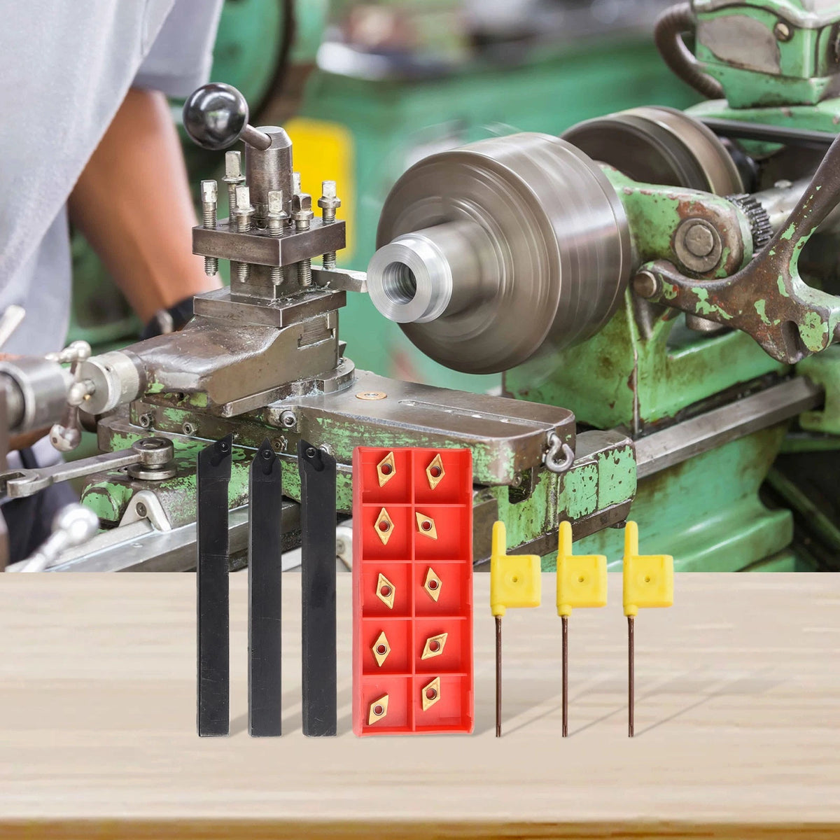 SDNCN 1010H07 External Holder and DCMT070204 Inserts for Machining