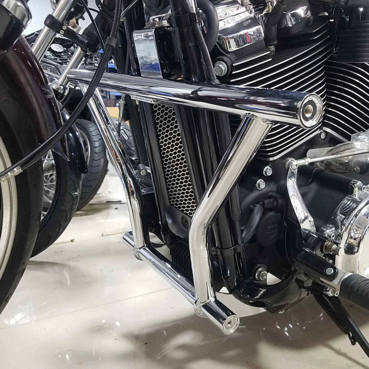 Engine Guard Crash Bar for Harley Softail Heritage Classic Fat Boy (2018–2024)