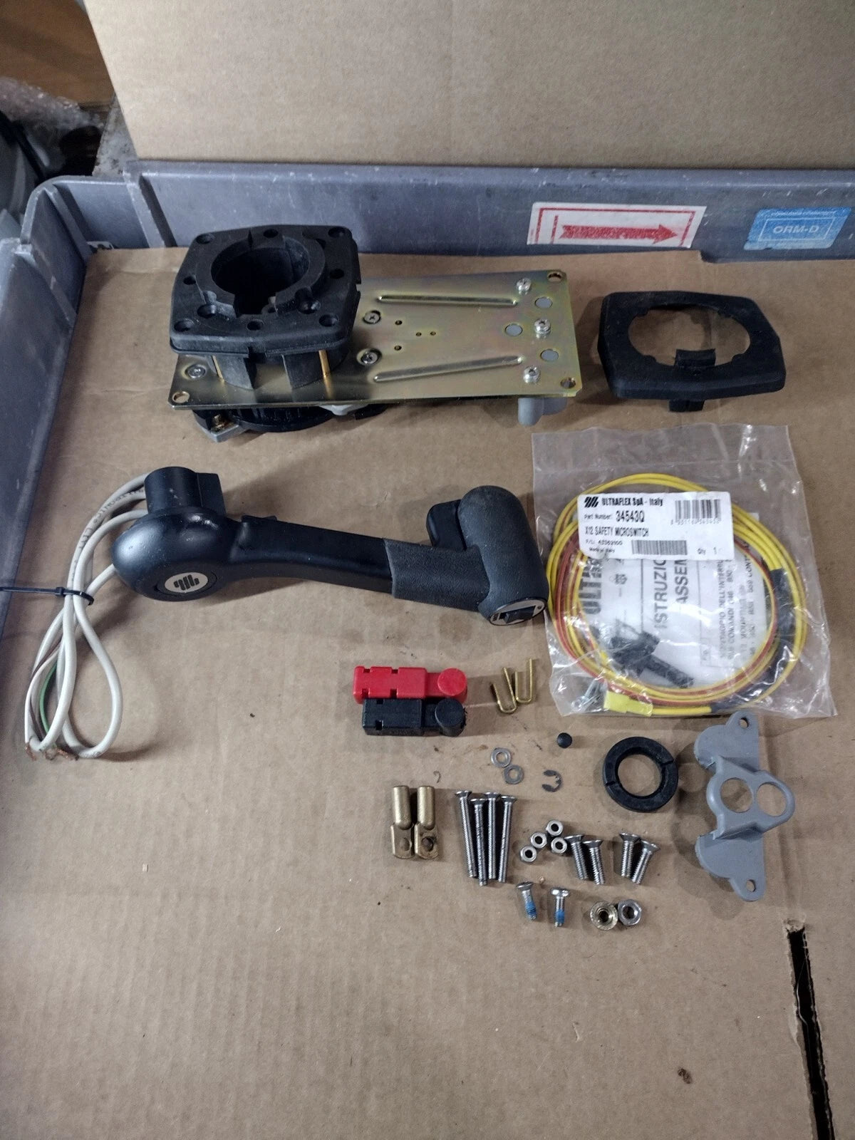 UFlex B184 Single Lever Side Mount Control for (Out of Box)