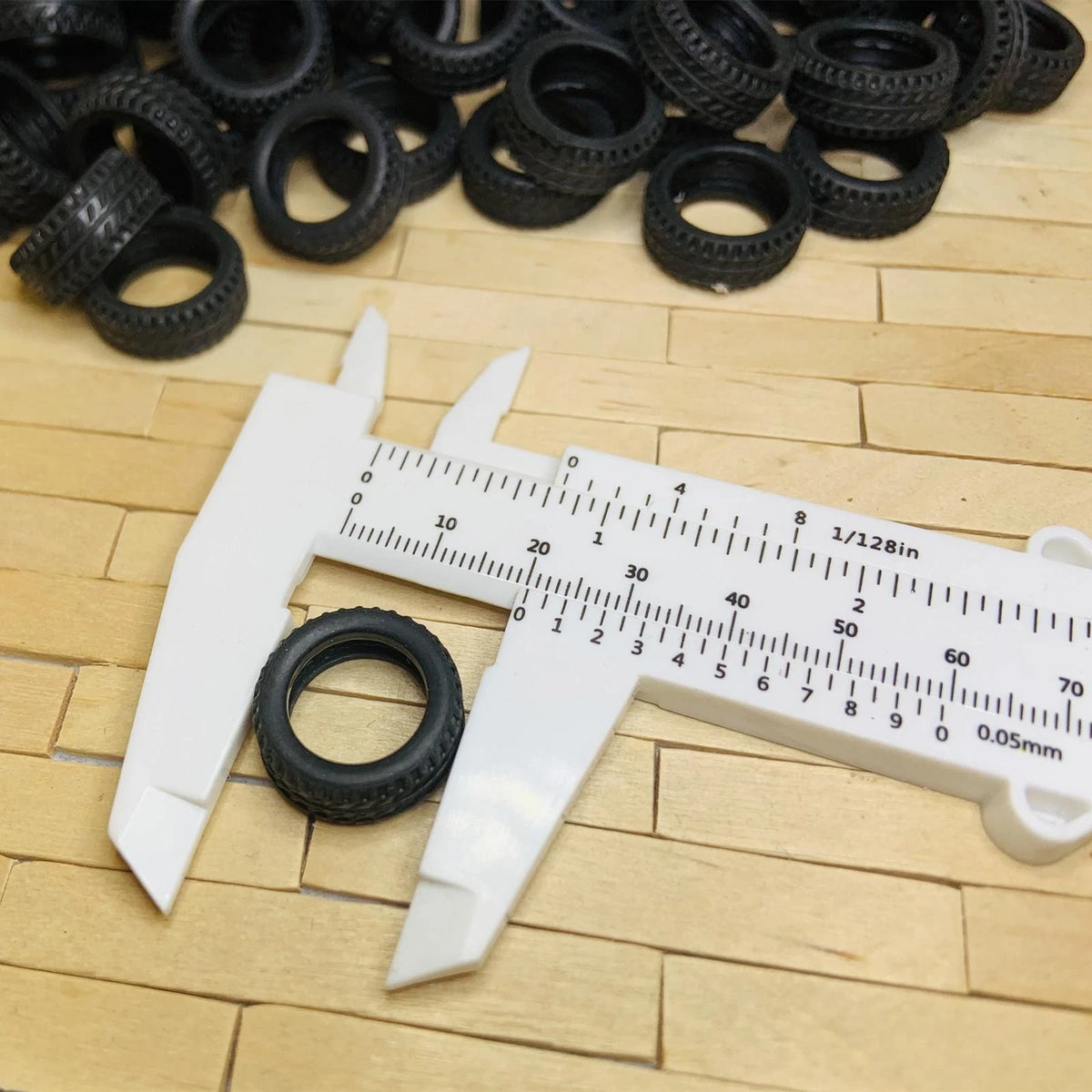 50PCS 1/32 Model Tires for Car Models (Scene Accessories)