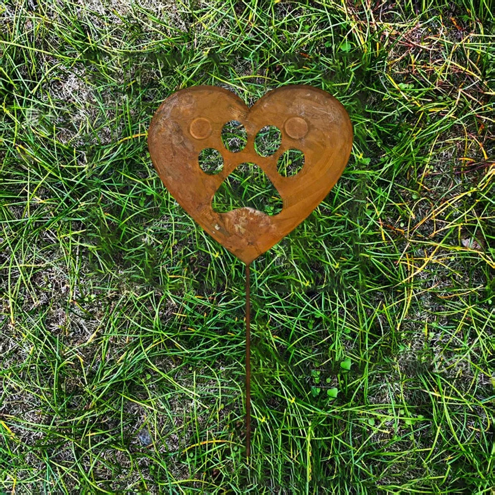 Rustic Iron Heart Garden Stake for Garden Decor (Handmade, Weather Resistant)