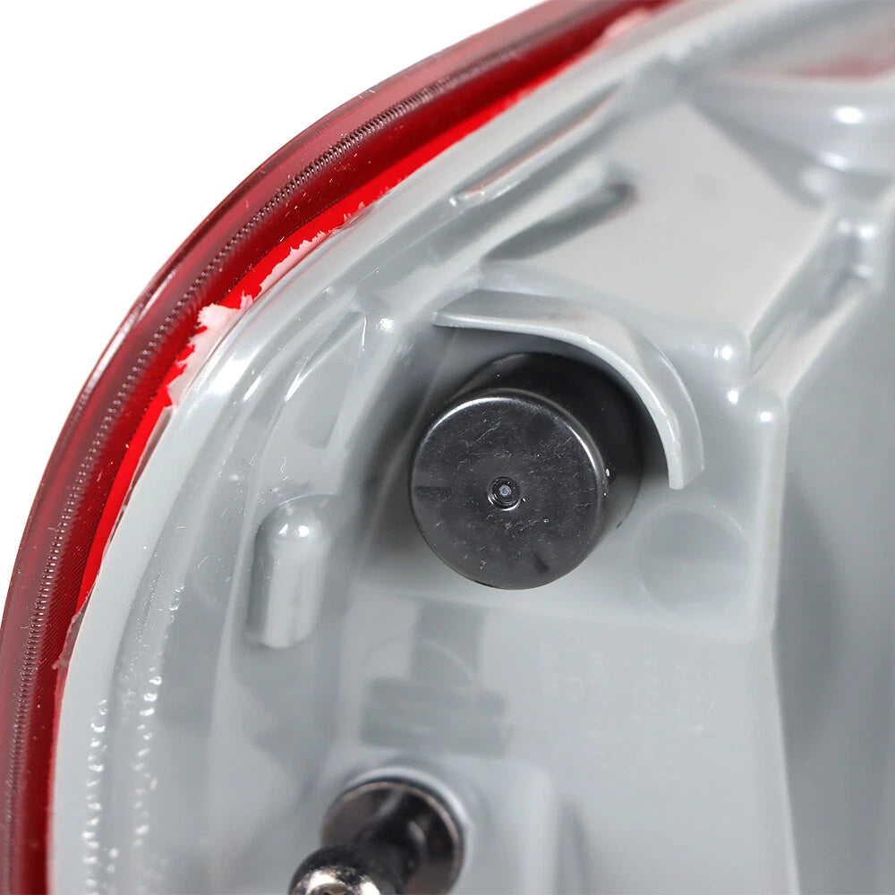 Passenger Side Halogen Outer Red Brake Tail Light for Jeep Grand Cherokee (2014–2020)