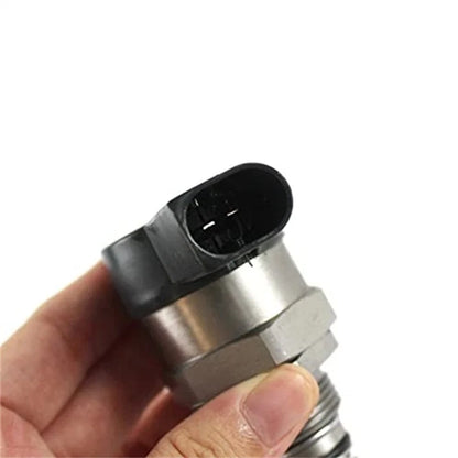 Injection Fuel Rail Pressure Relief Valve Regulator for Sprinter 2500 (2002–2006)