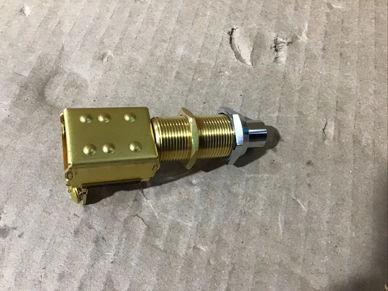Momentary Push Button Switch for Sea Dog (420420-1)