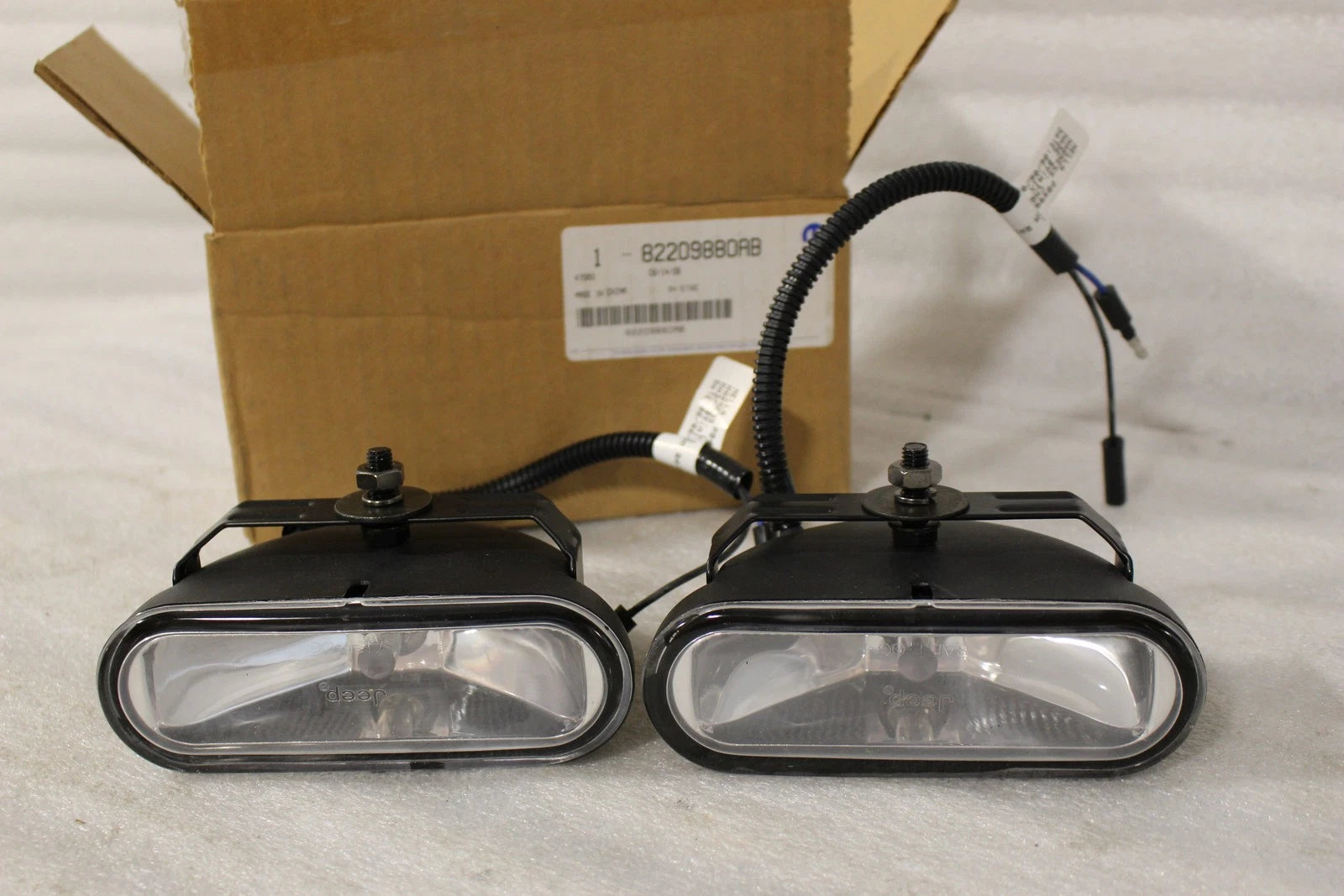 Fog Light Kit Pair for Jeep Wrangler (2007–2009) 82209880AB