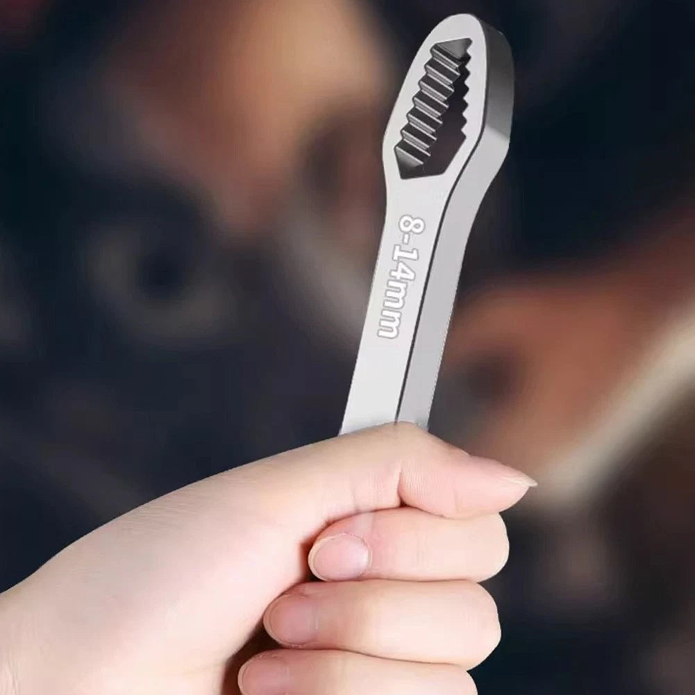 Self-Tightening Wrench Set for Mechanical Engineering