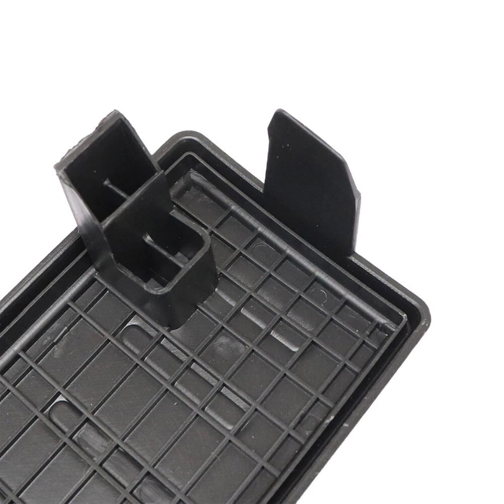 Air Conditioning Filter Cover Plate for Nissan NV200 Versa (2007–2020) 16526-EL00A
