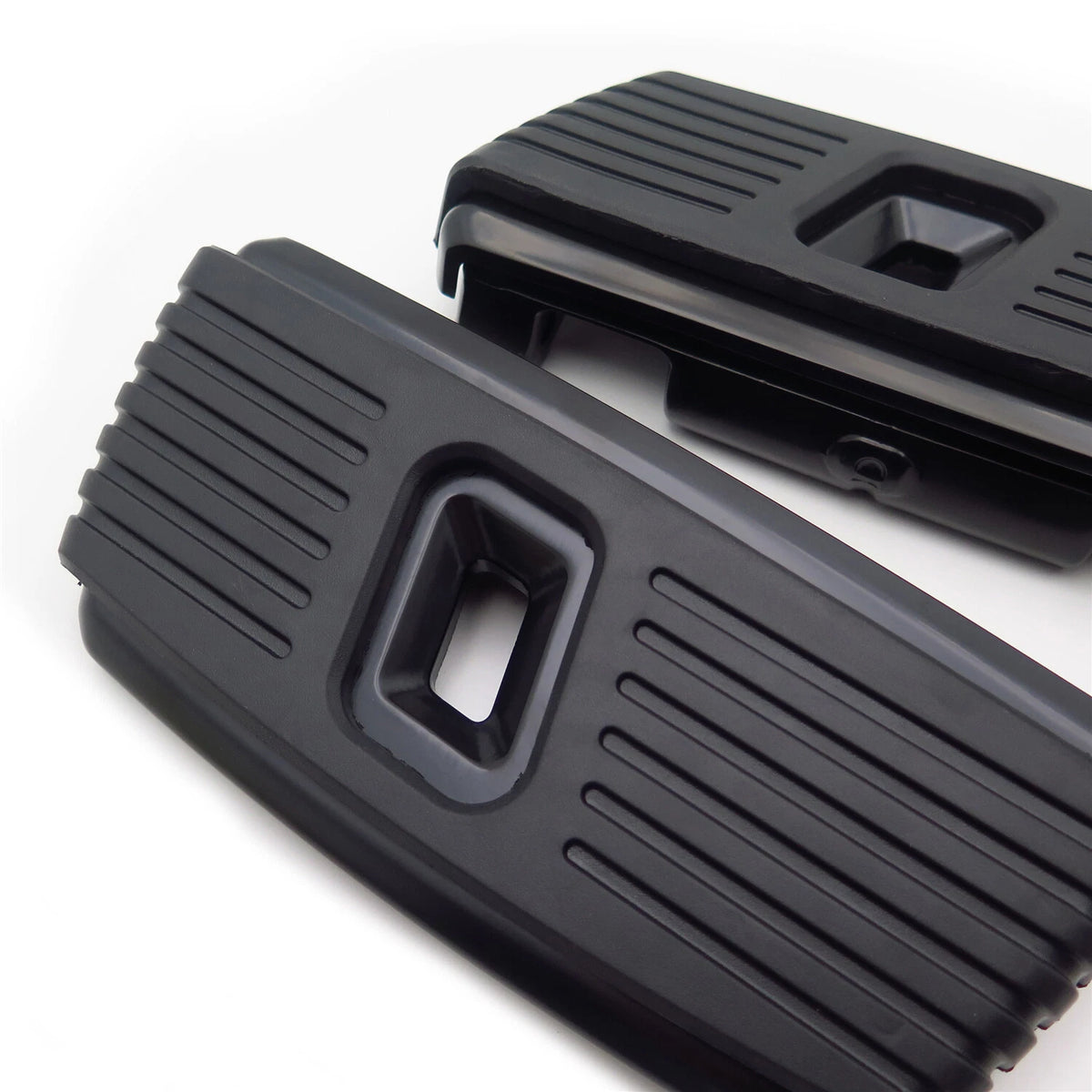 Hana Square Passenger Footboard Black for Harley Dyna/Softail (2000–2019)