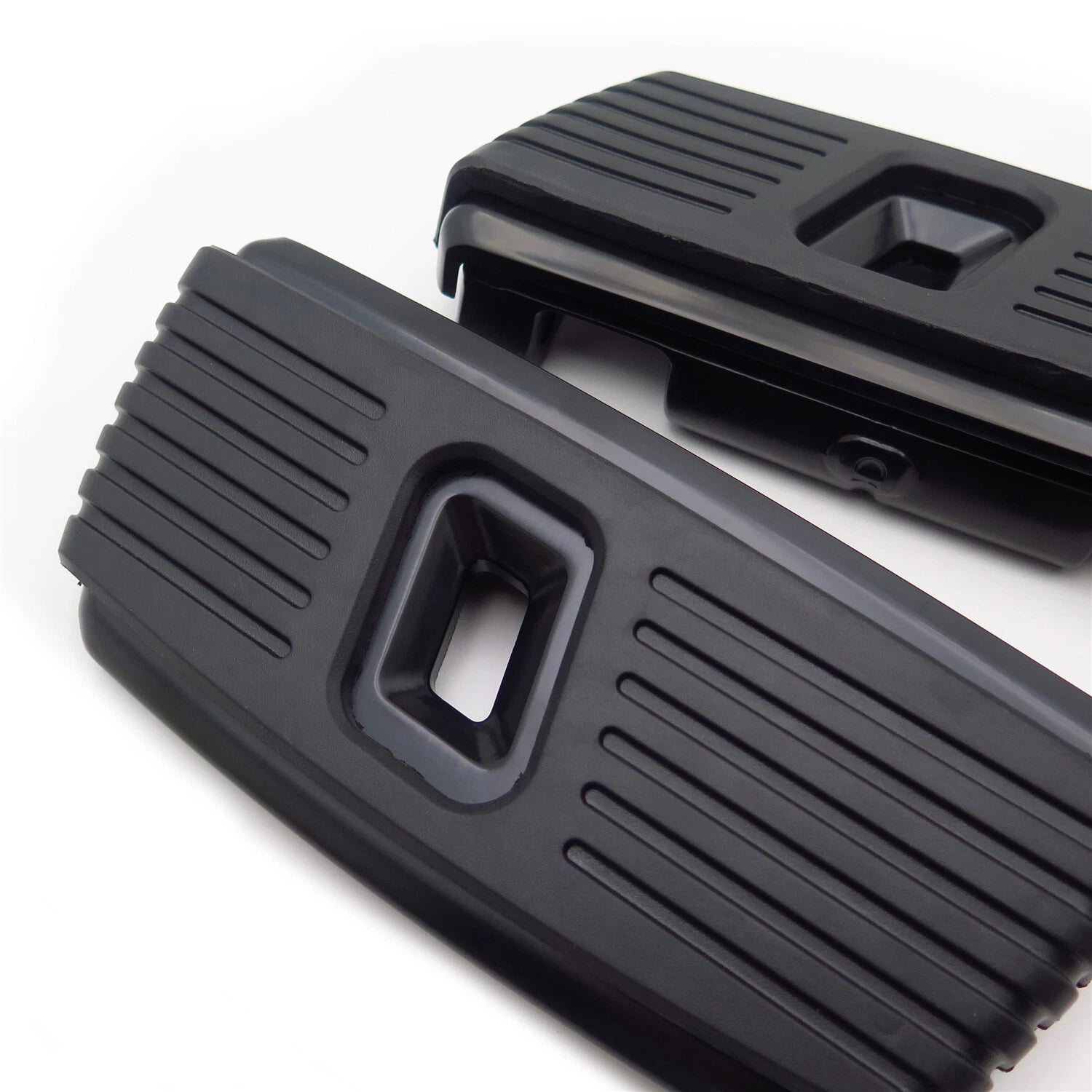 Hana Square Passenger Footboard Black for Harley Dyna/Softail (2000–2019)