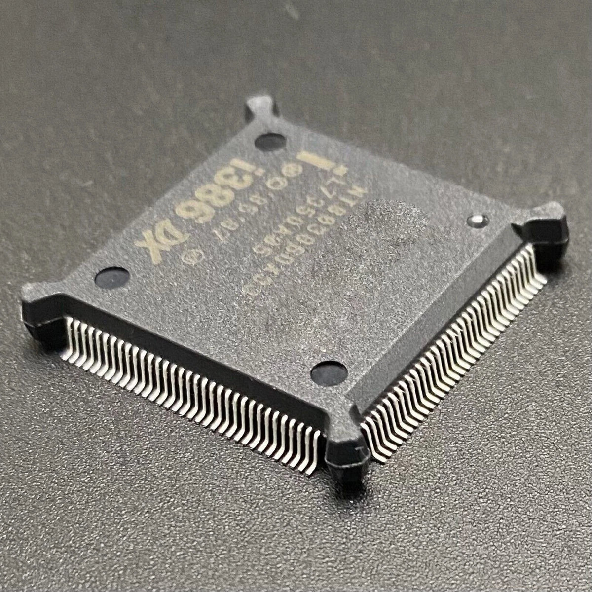 Intel NT80386DX33 CPU Processor for i386DX (NOS, 33MHz, QFP132)