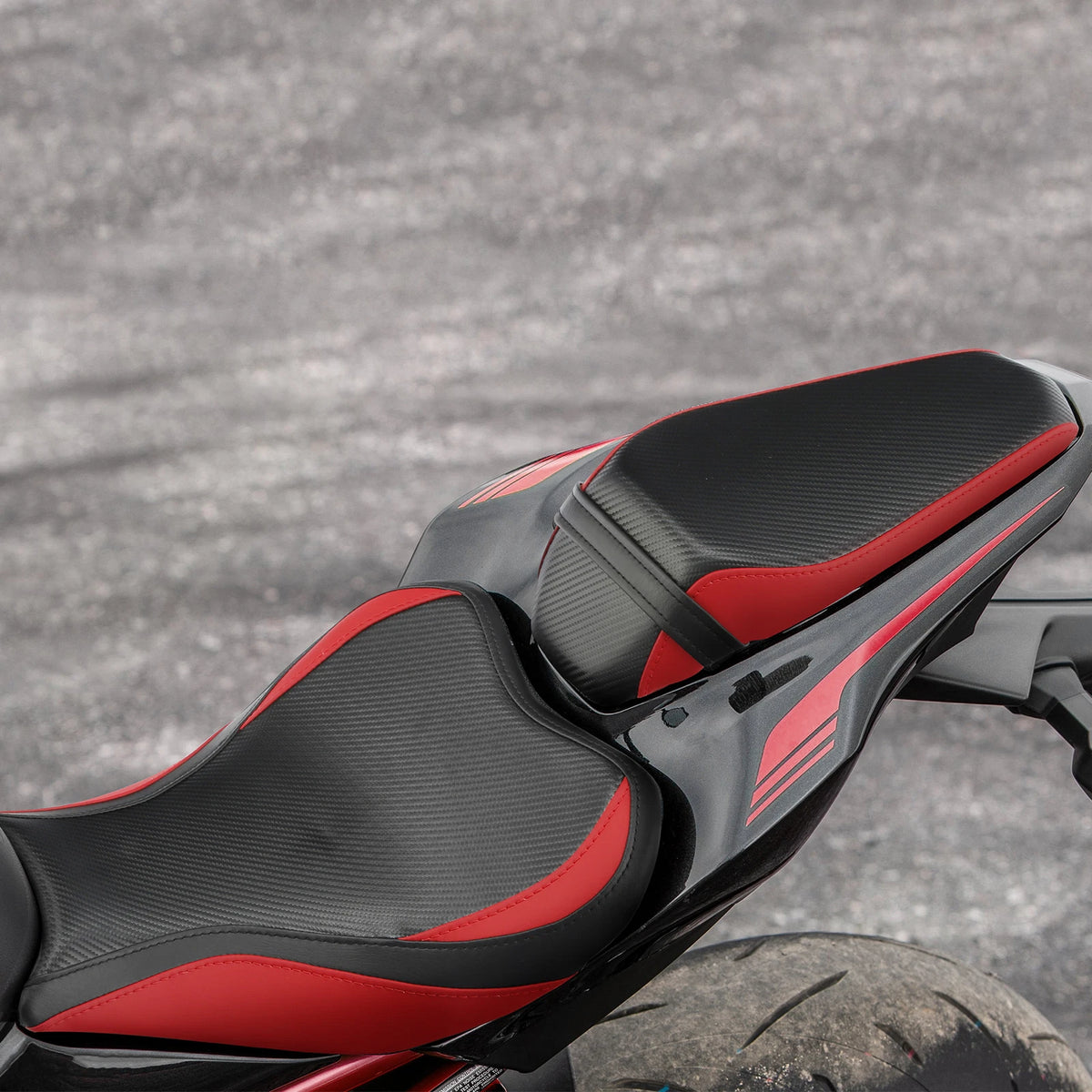 Driver & Passenger Seats for Kawasaki Z900 (2017–2023) Black Red