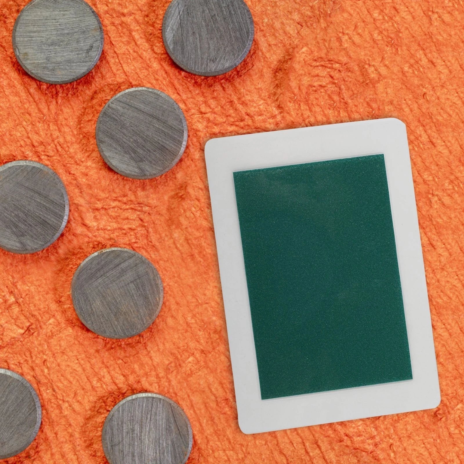 Card Detector for Displaying Magnetic Patterns (Various Applications)