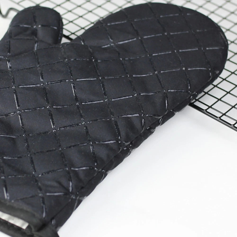 Silicone Heat Resistant Gloves for Kitchen Use (Universal Fit)