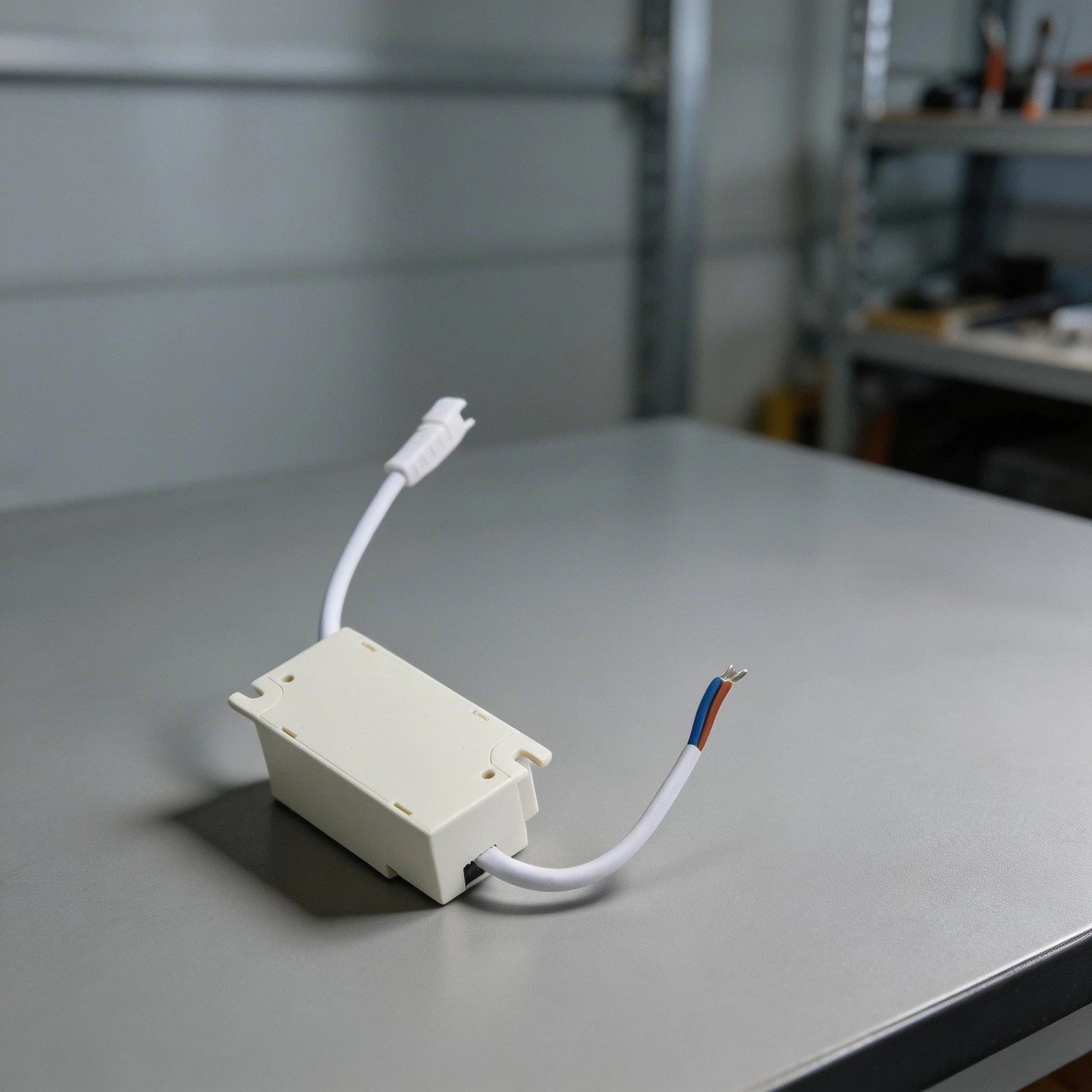LED Driver for Power Line Lamp (5-8W, 180mA)
