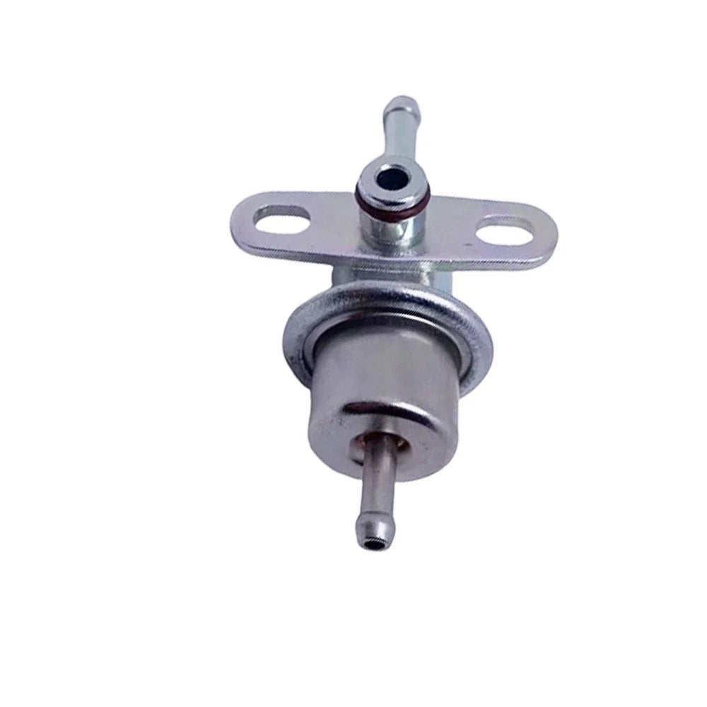 Fuel Pressure Regulator 15610-67D00 for Suzuki Grand Vitara / Chevrolet Tracker (1999–2005)