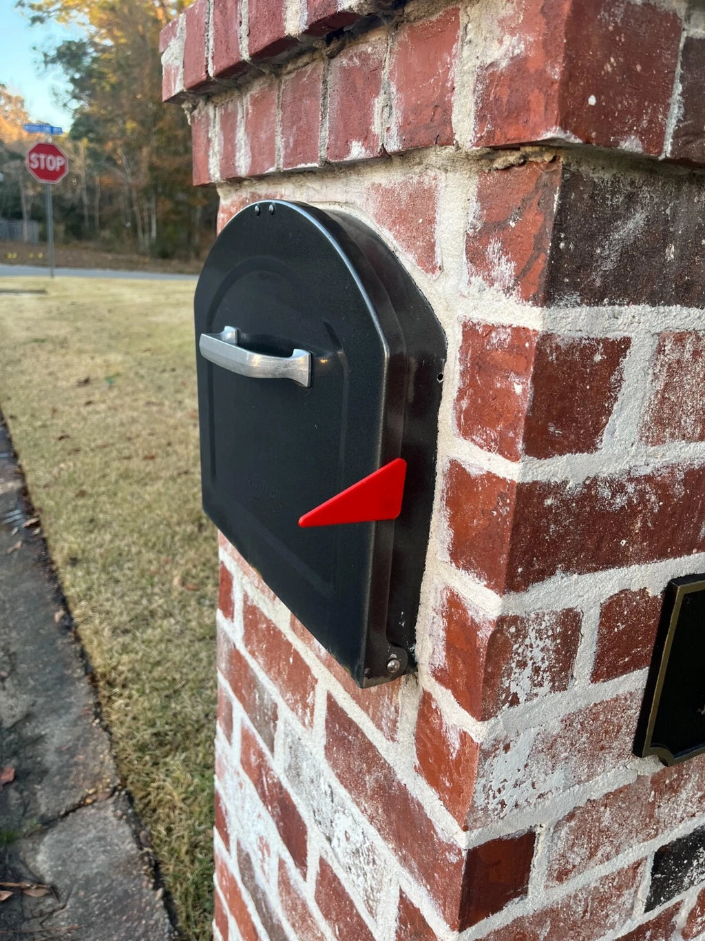 Mailbox Flag Magnetic Red for Brick Mailboxes (No Drilling)