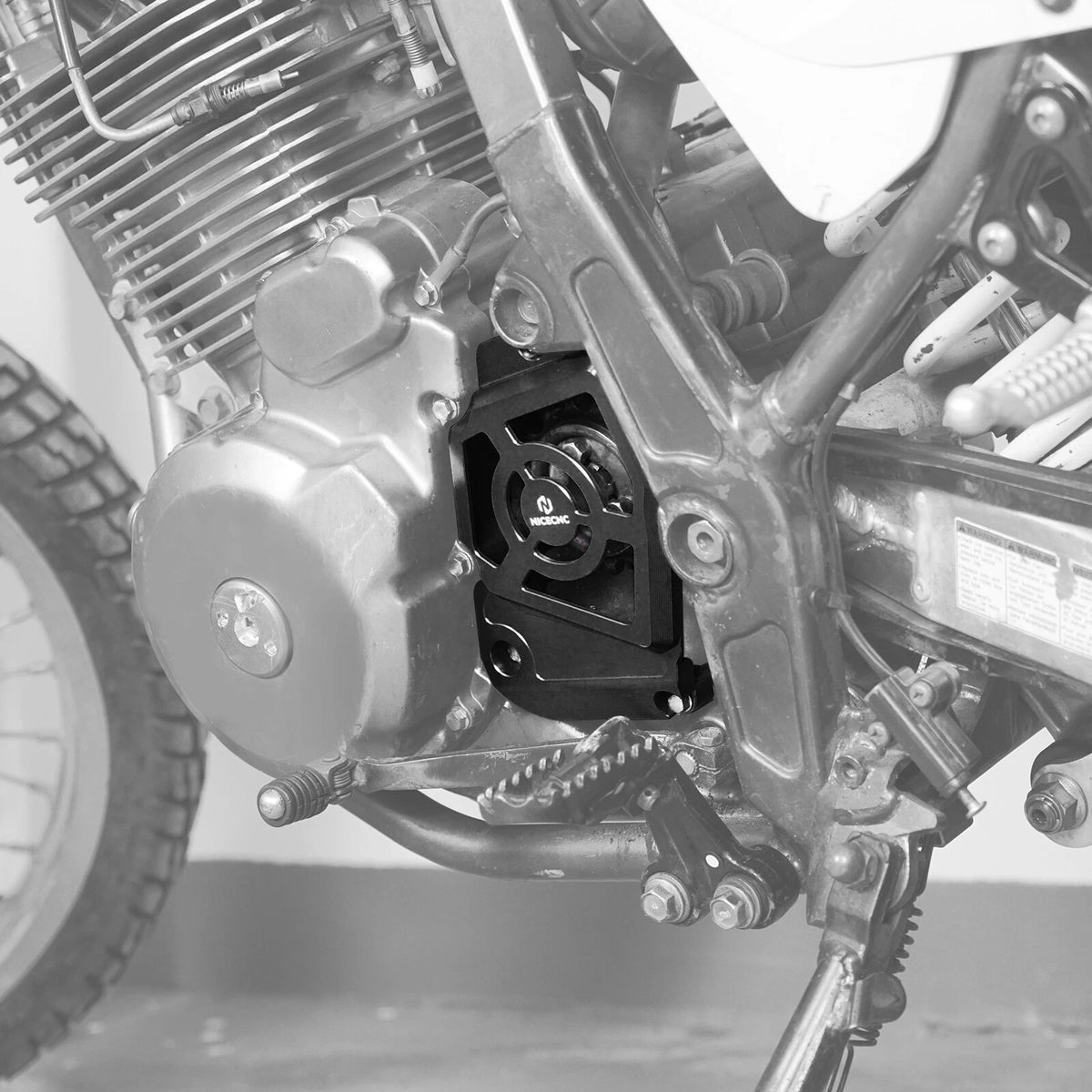 CNC Chain Guard Front Sprocket Cover Protector for Suzuki DR650S/SE (1996–2024)