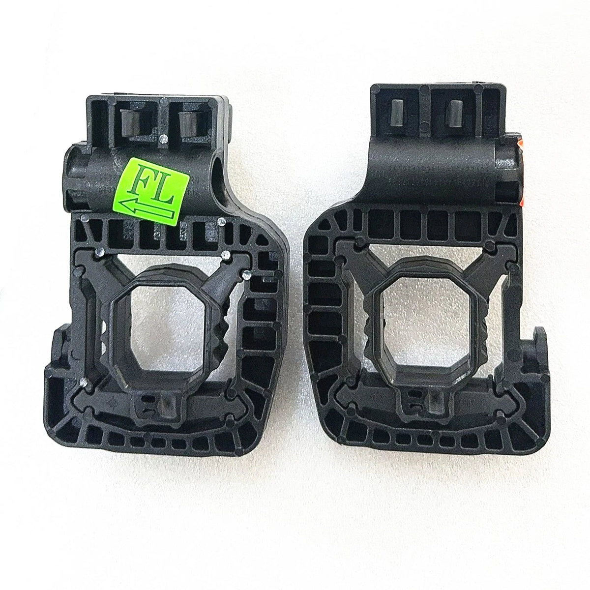 2Pcs Radiator Bracket Set for BMW G12 G38 (17118632139, 17118632140)