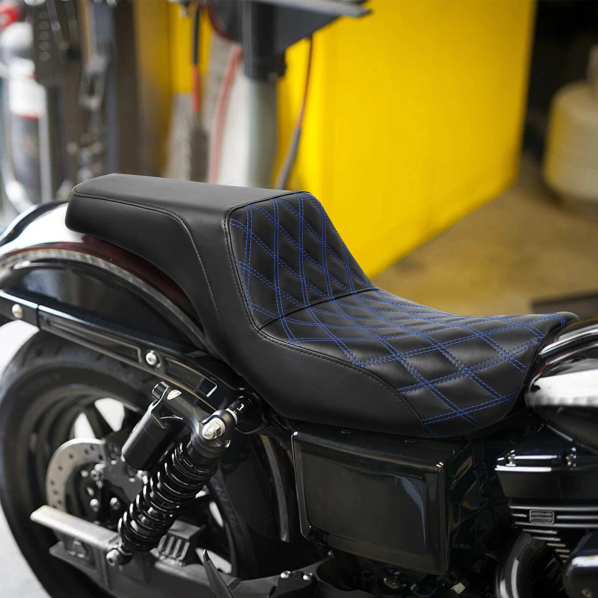 Driver Passenger Seat for Harley Dyna Fat Bob Street Bob Switchback (2006–2017)