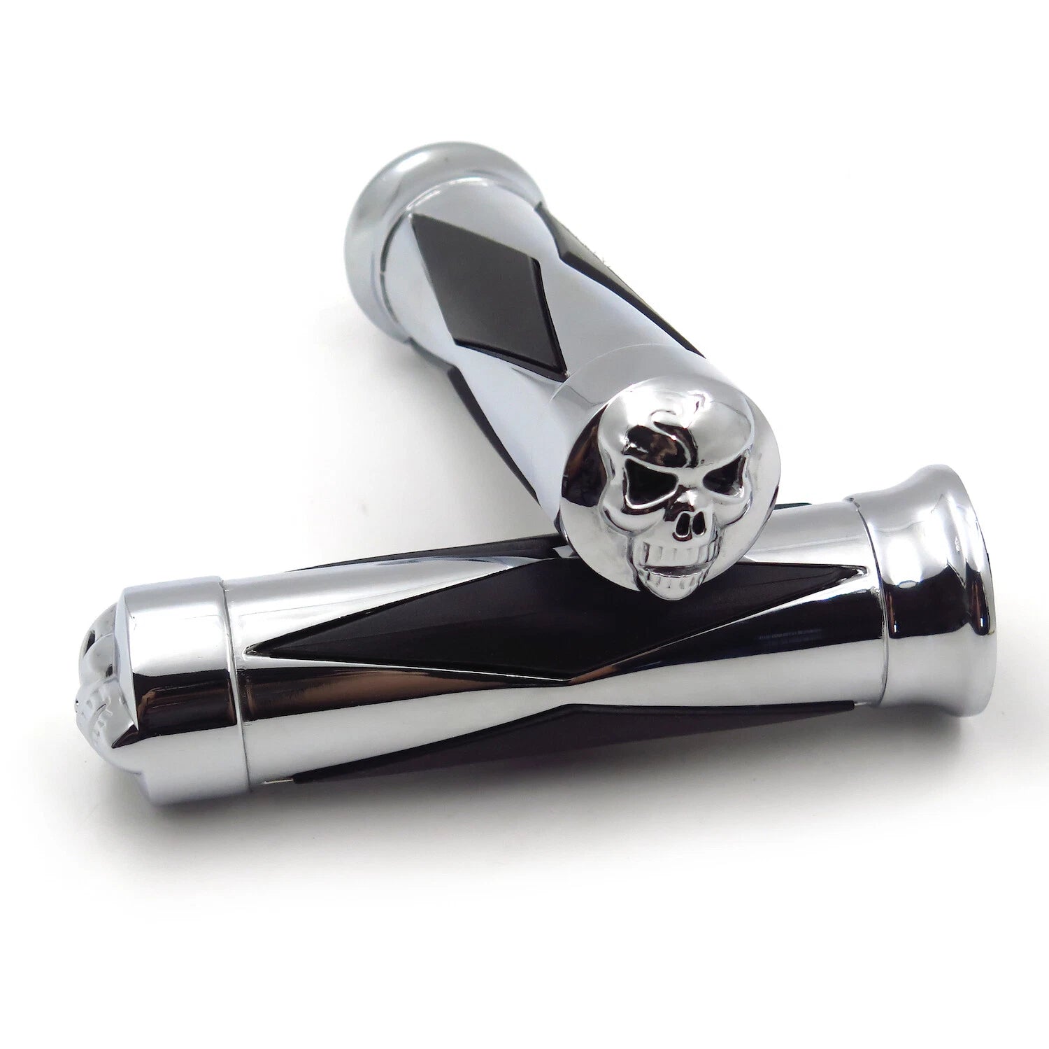 7/8" Handlebar Grips for Harley Softail (2000–2023) - Chrome