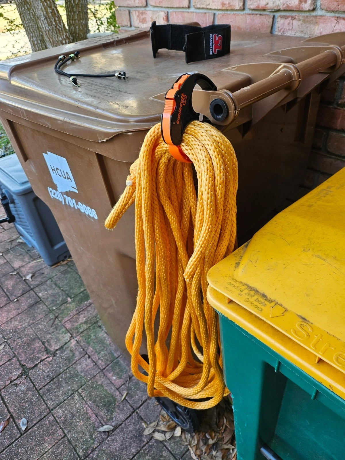 Rope and Cable Holder for QA WORLDWIDE Medium Cable Cuff (No Years Specified)