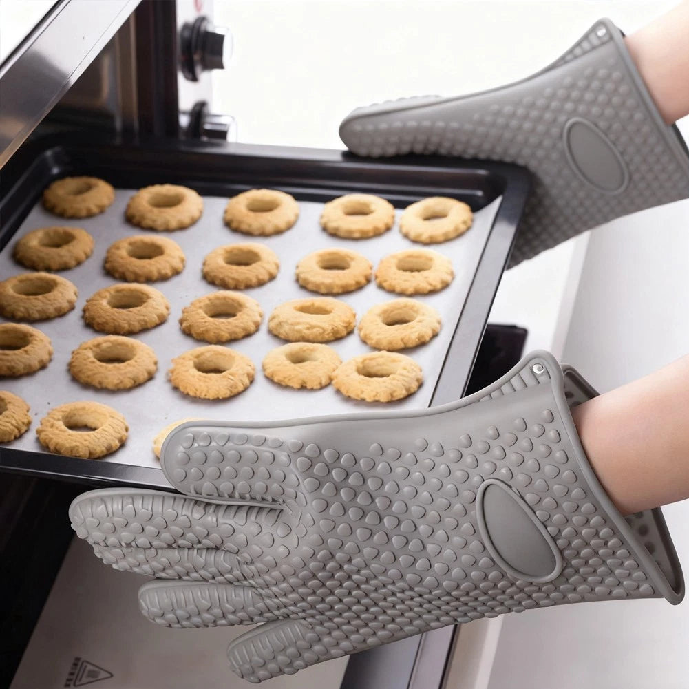 Silicone Heat Resistant Gloves for Oven Baking & BBQ (One Pair)