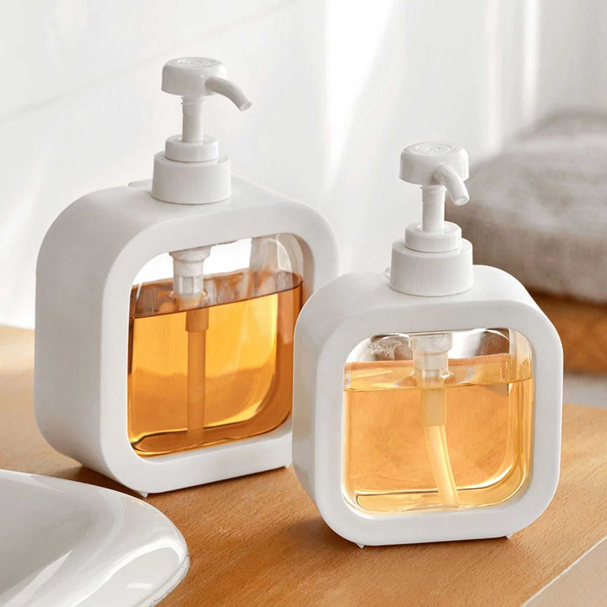 Plastic Lotion Dispenser for Beauty Salon (Reusable)