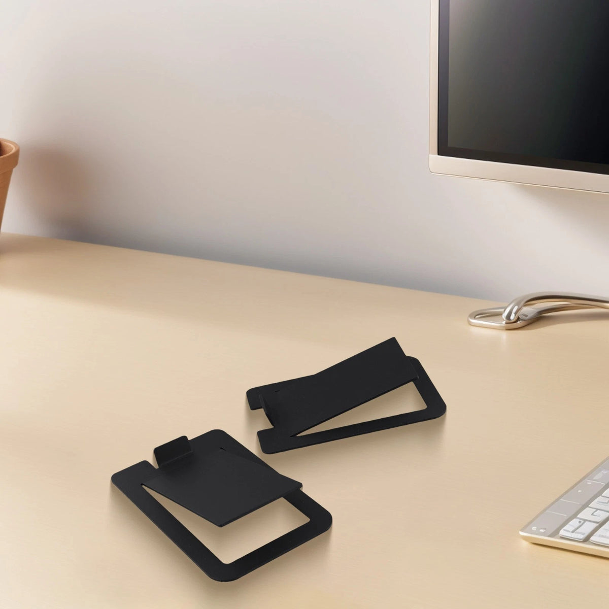 2X Metal Speaker Stands for Secure Placement (Black)