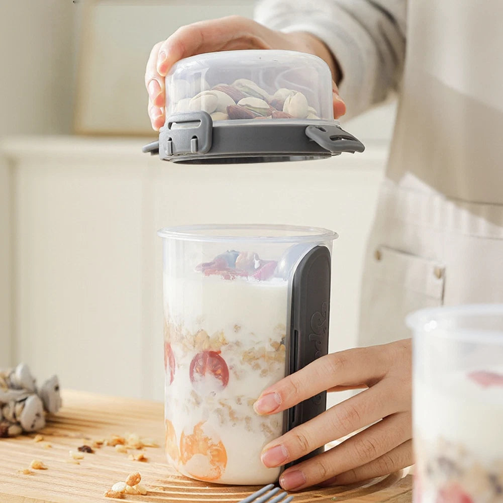 Compact Oatmeal Serving Cup with Embedded Spoon and Sealed Lid