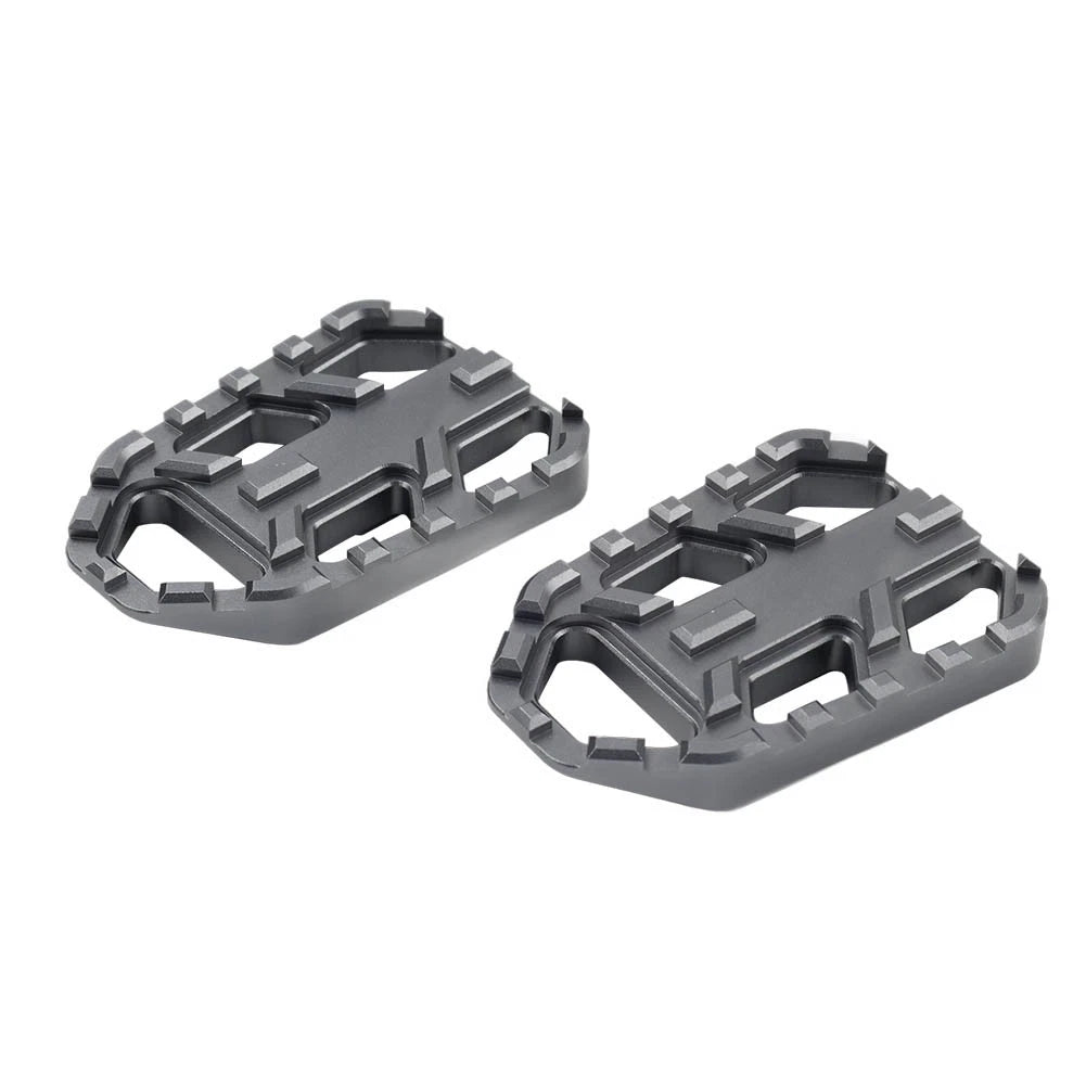 Grey Wide Foot Peg Adapter for Suzuki DL650 DL1000 XT VStrom (2006–2023)