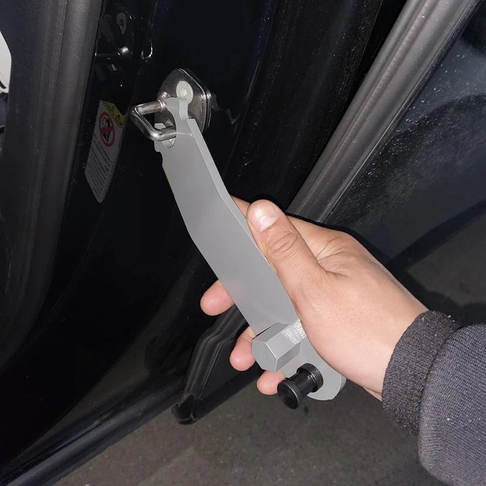 Truck Door Hinge and Body Collision Repair Tool with Door Alignment Bar