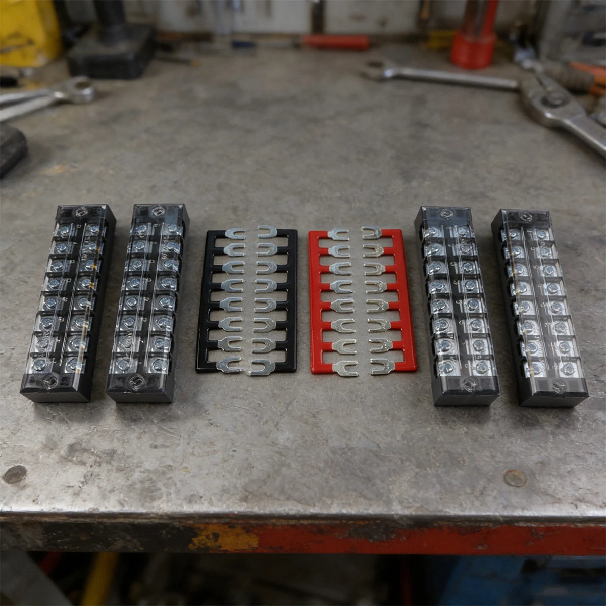 Set of 4 Terminal Blocks 600V 25A Double Row with Red Black Jumpers