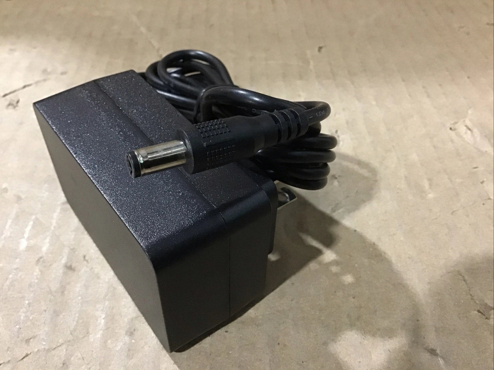 AC/DC Adapter for Unknown Model (2401000, 100-240V, 50/60Hz)