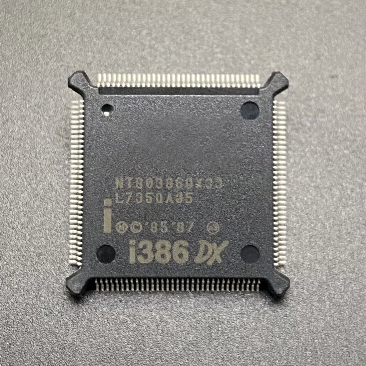 Intel NT80386DX33 CPU Processor for i386DX (NOS, 33MHz, QFP132)