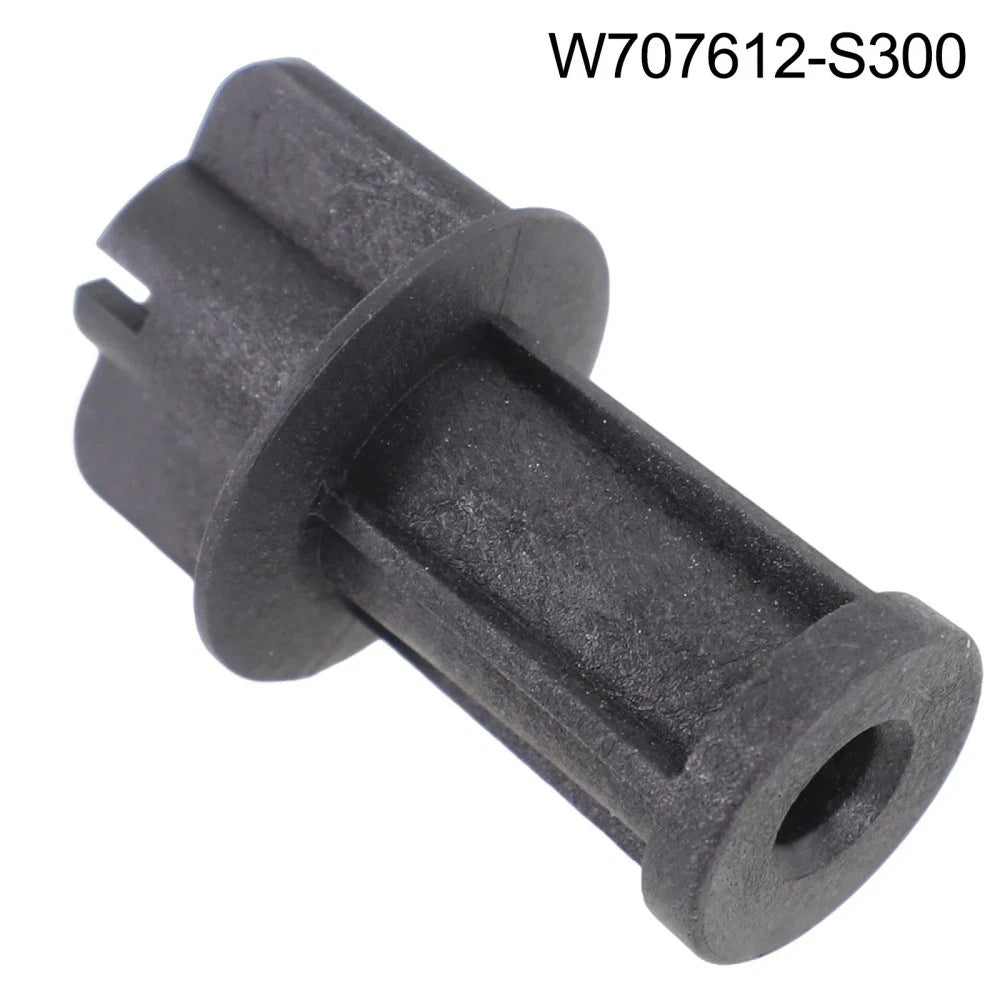 1× Rear Outer Lamp Nut W707612-S300 For Ford Focus 2012-2018 / Fiesta 2011-2019