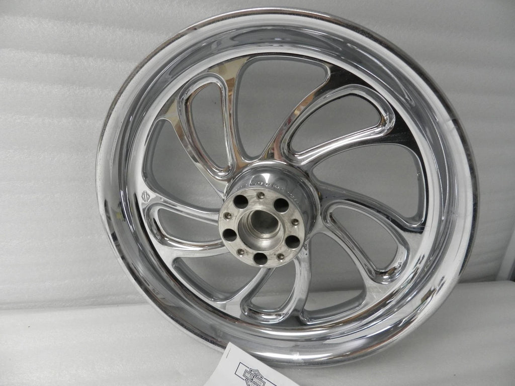 OEM Chrome Front Wheel Blade for Harley-Davidson Softail (2007–Present)