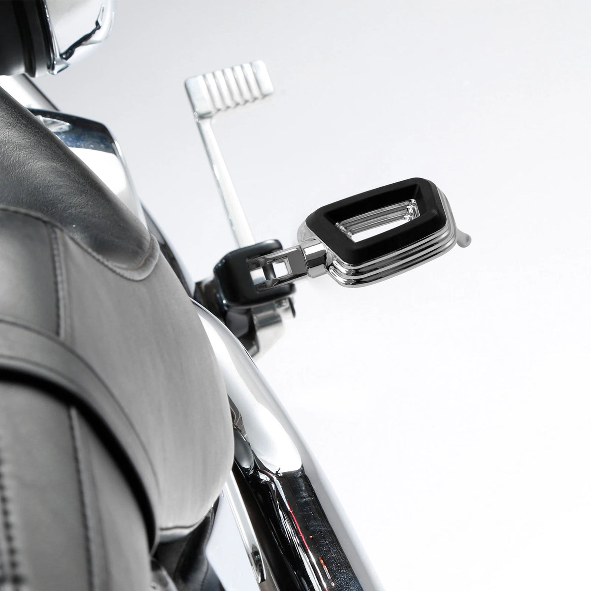Chrome Driver Rider Footpegs for Harley Softail Low Rider S (2018–2025)