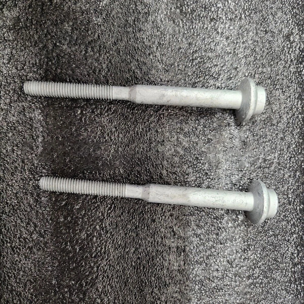 2 Injector Clamp Fixing Bolts for Skoda A6