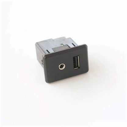 USB & AUX Interface Panel Socket for Nissan Versa Note & Versa (2015–2017)