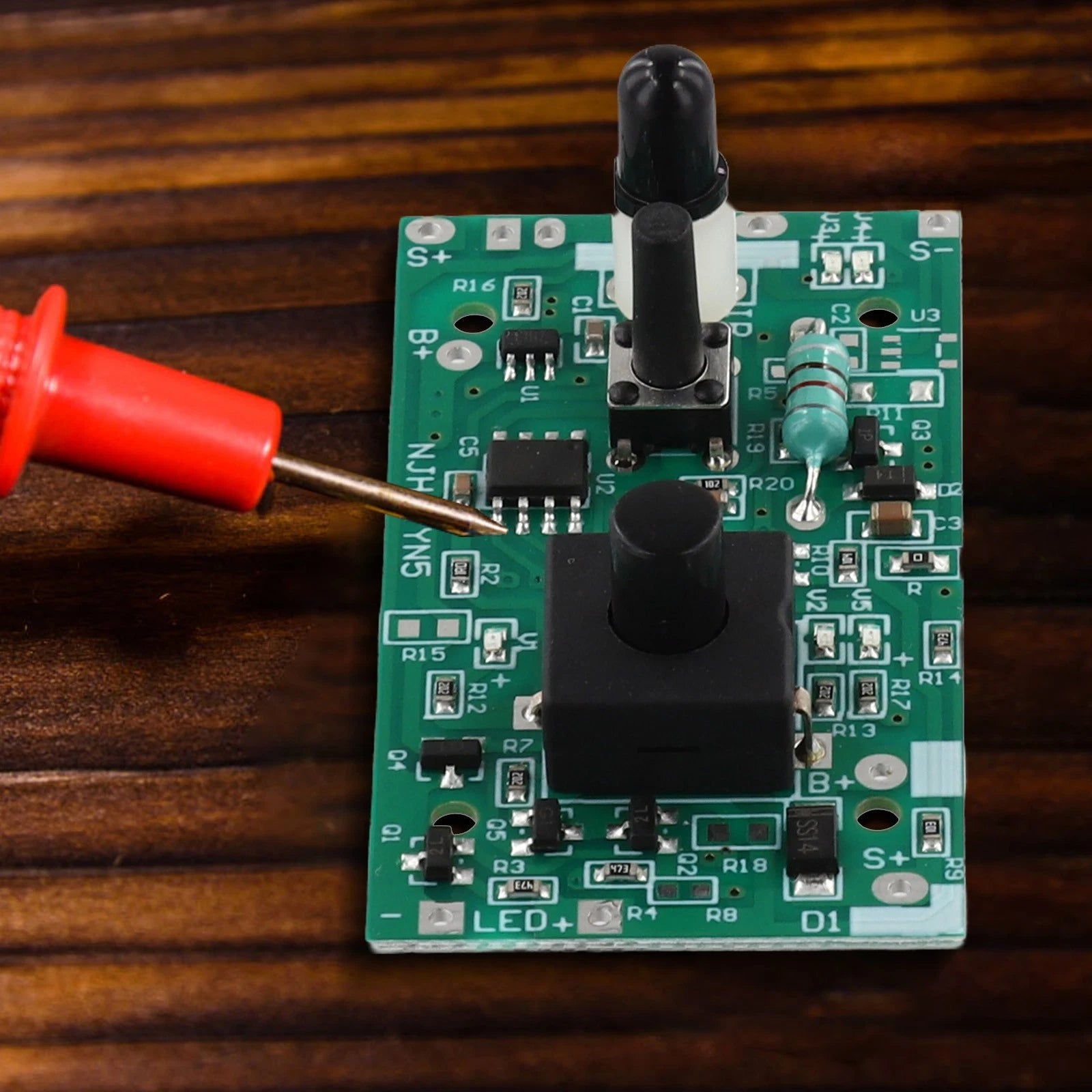 3 7V Solar Circuit Board with Multiple Lighting Modes for Outdoor Use