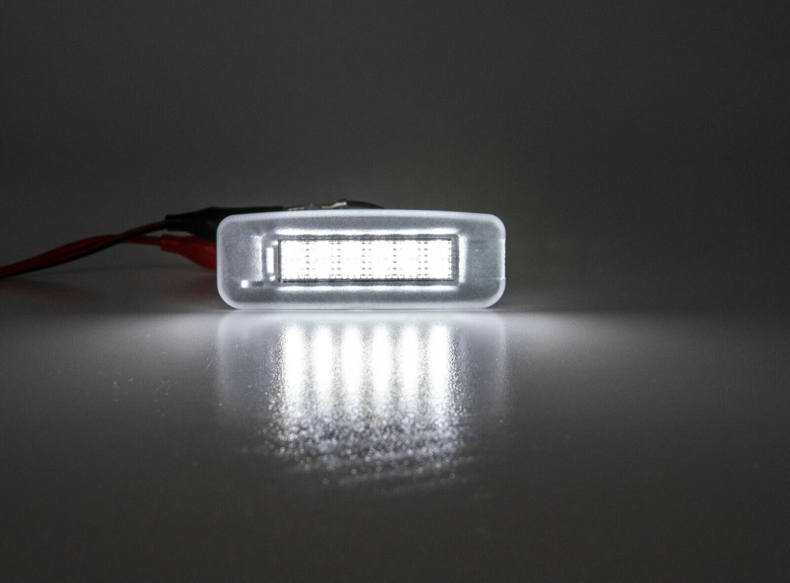 Pair of 18 SMD White LED License Plate Light Lamps for Ford Focus MK1 (1998–2005)
