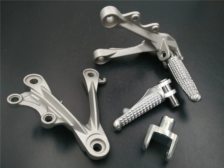 Front Rider Foot Rest Pegs Brackets for Kawasaki ZX-6R (2009–2011) Silver