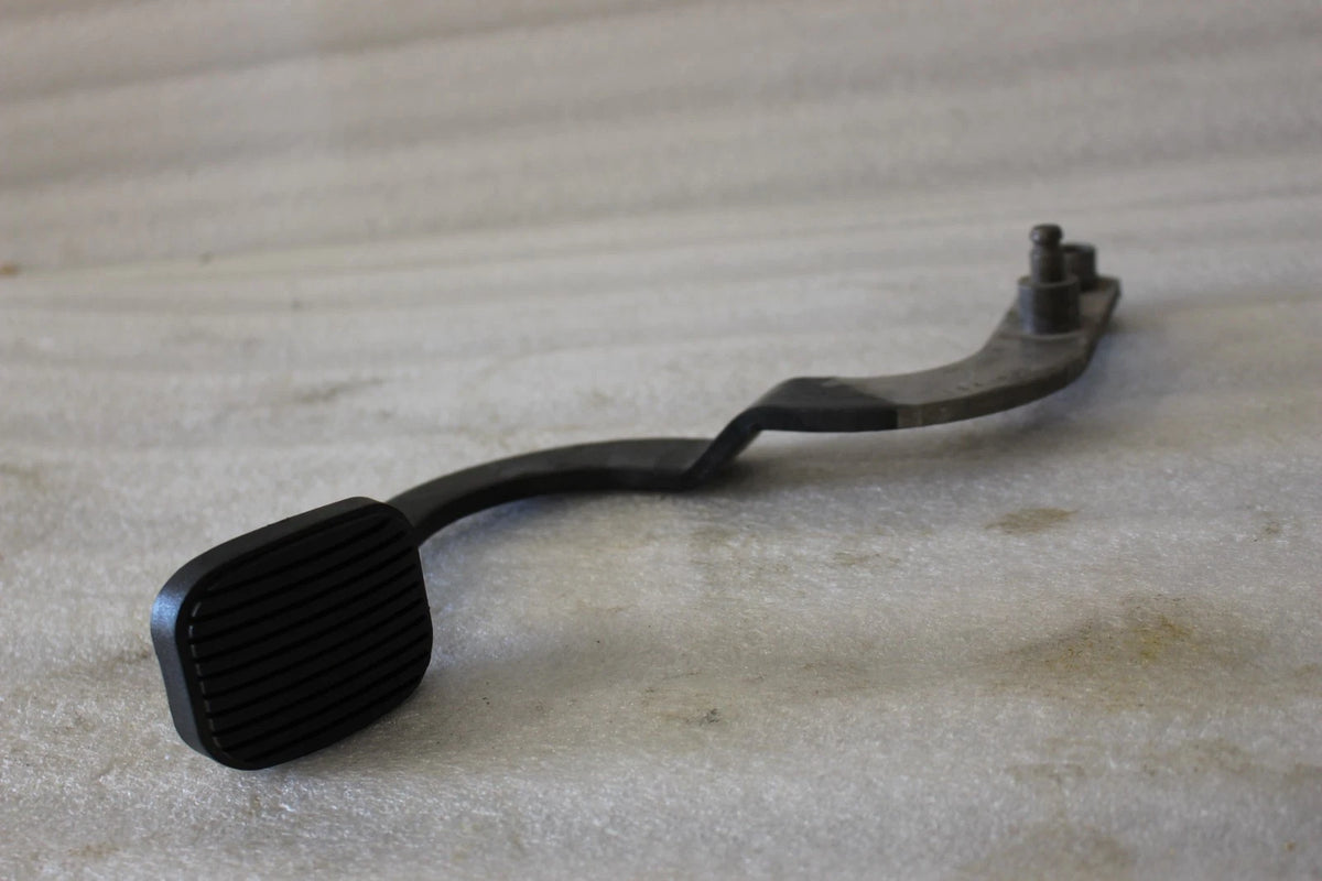 Clutch Pedal for Dodge Viper RT/10 GTS (1992–1996) 4642748